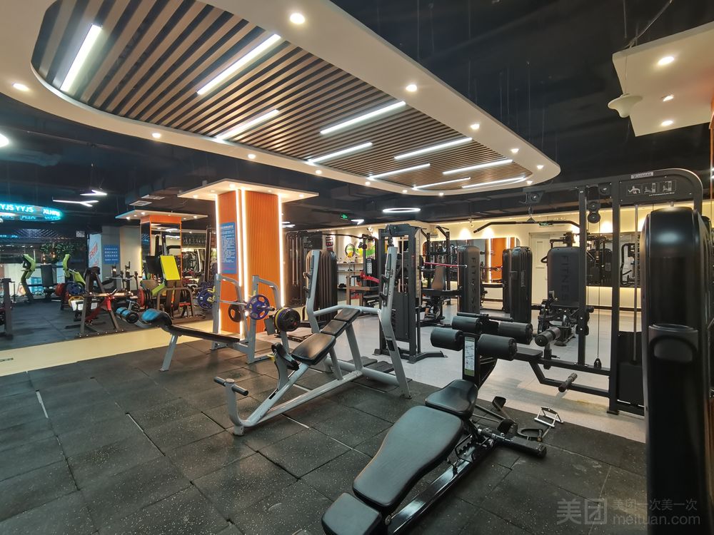 燕郊鑫乐汇力量训练区器械